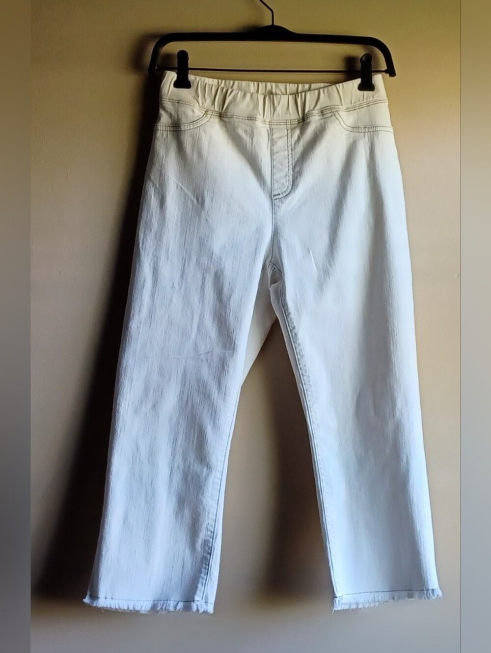 EILEEN FISHER DEMIM CREAM CAPRI PANTS M